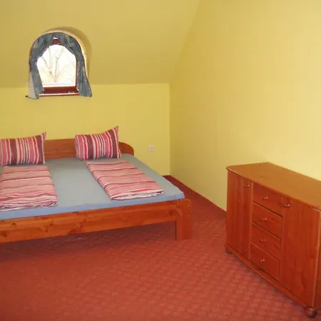 Bed & Breakfast Varju Fogado *