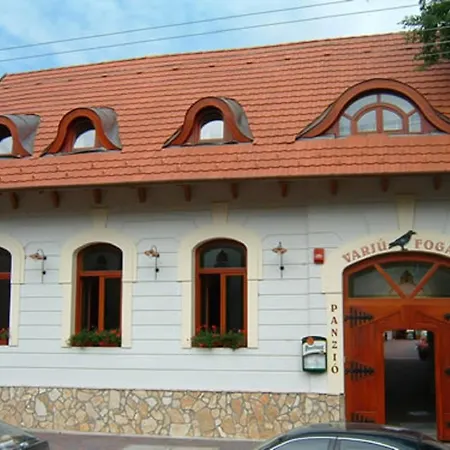 Bed & Breakfast Varju Fogado *